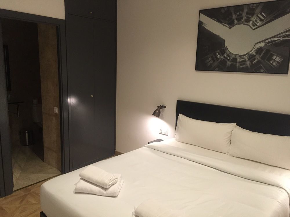 L'Escudellers By The Streets Apartment Barcelona Bagian luar foto