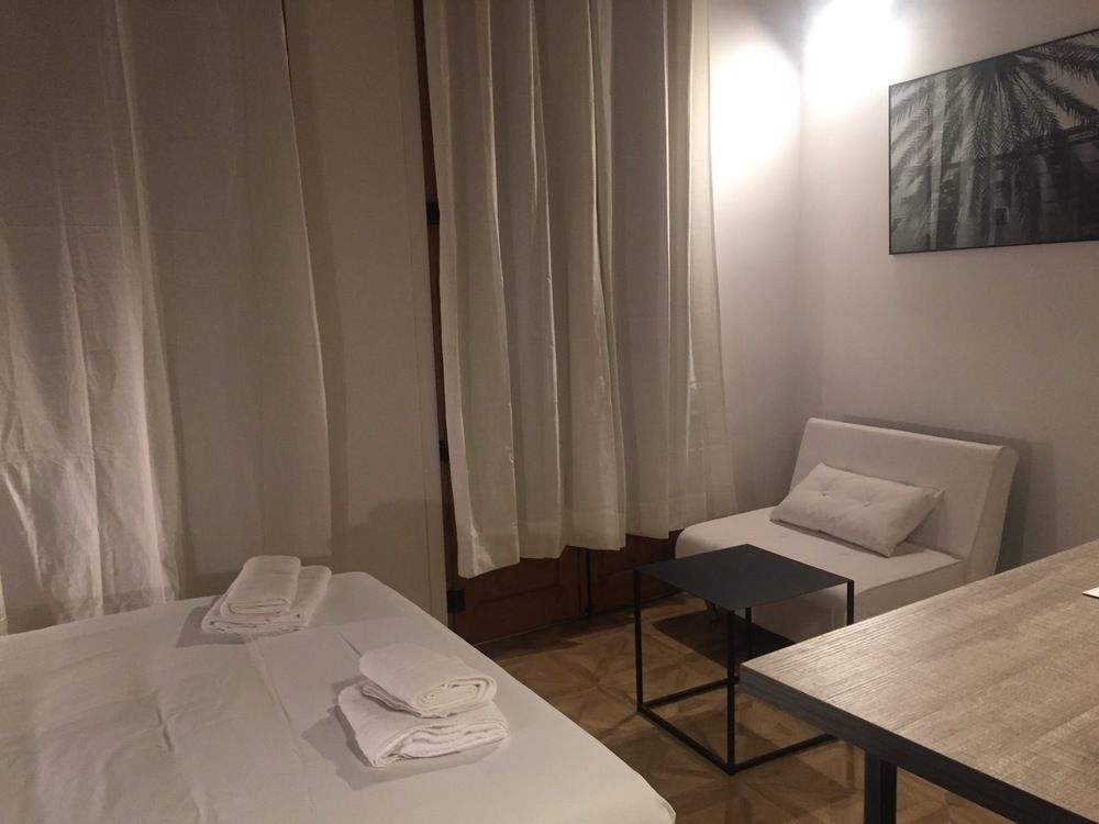 L'Escudellers By The Streets Apartment Barcelona Bagian luar foto