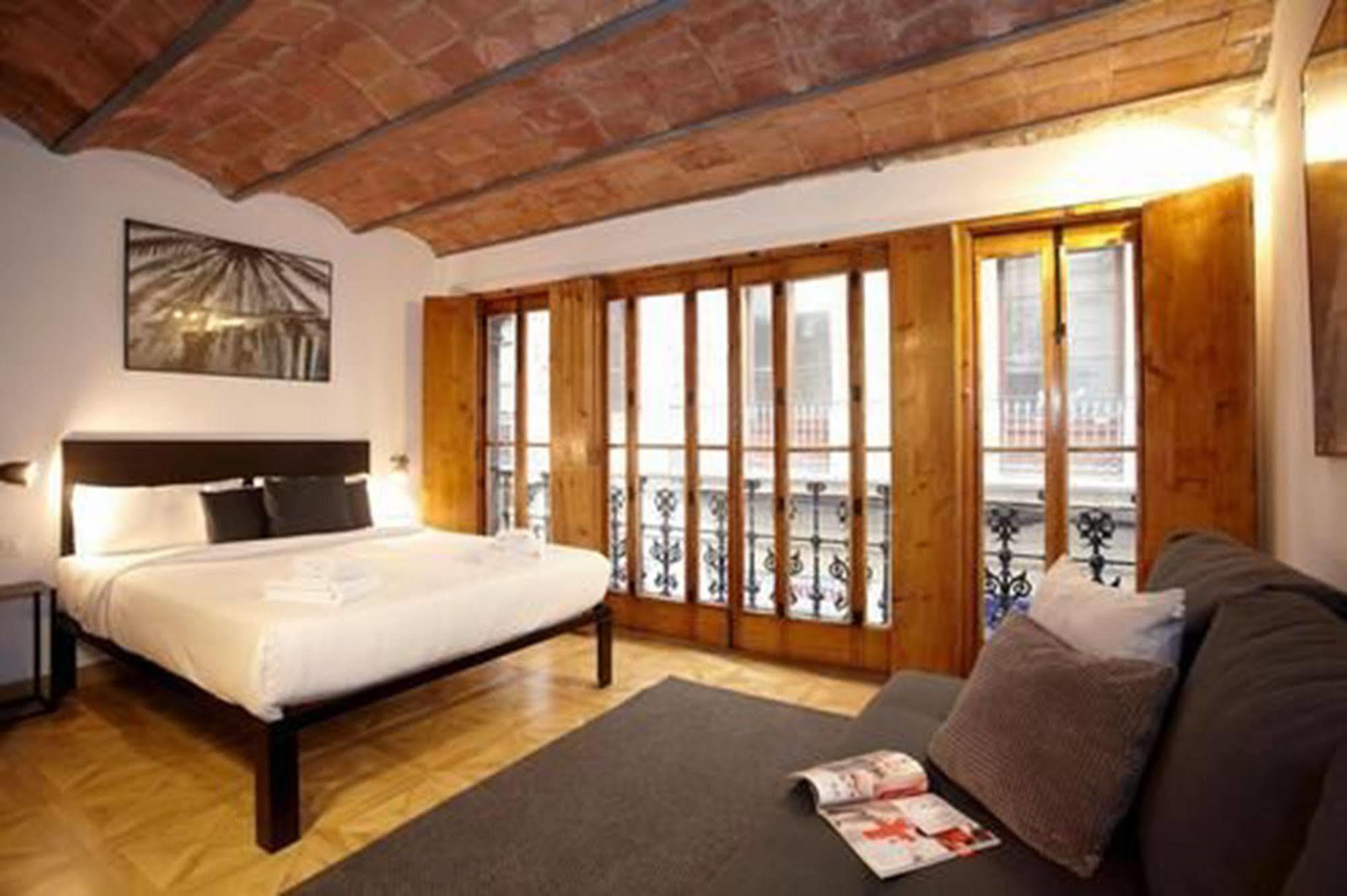 L'Escudellers By The Streets Apartment Barcelona Bagian luar foto