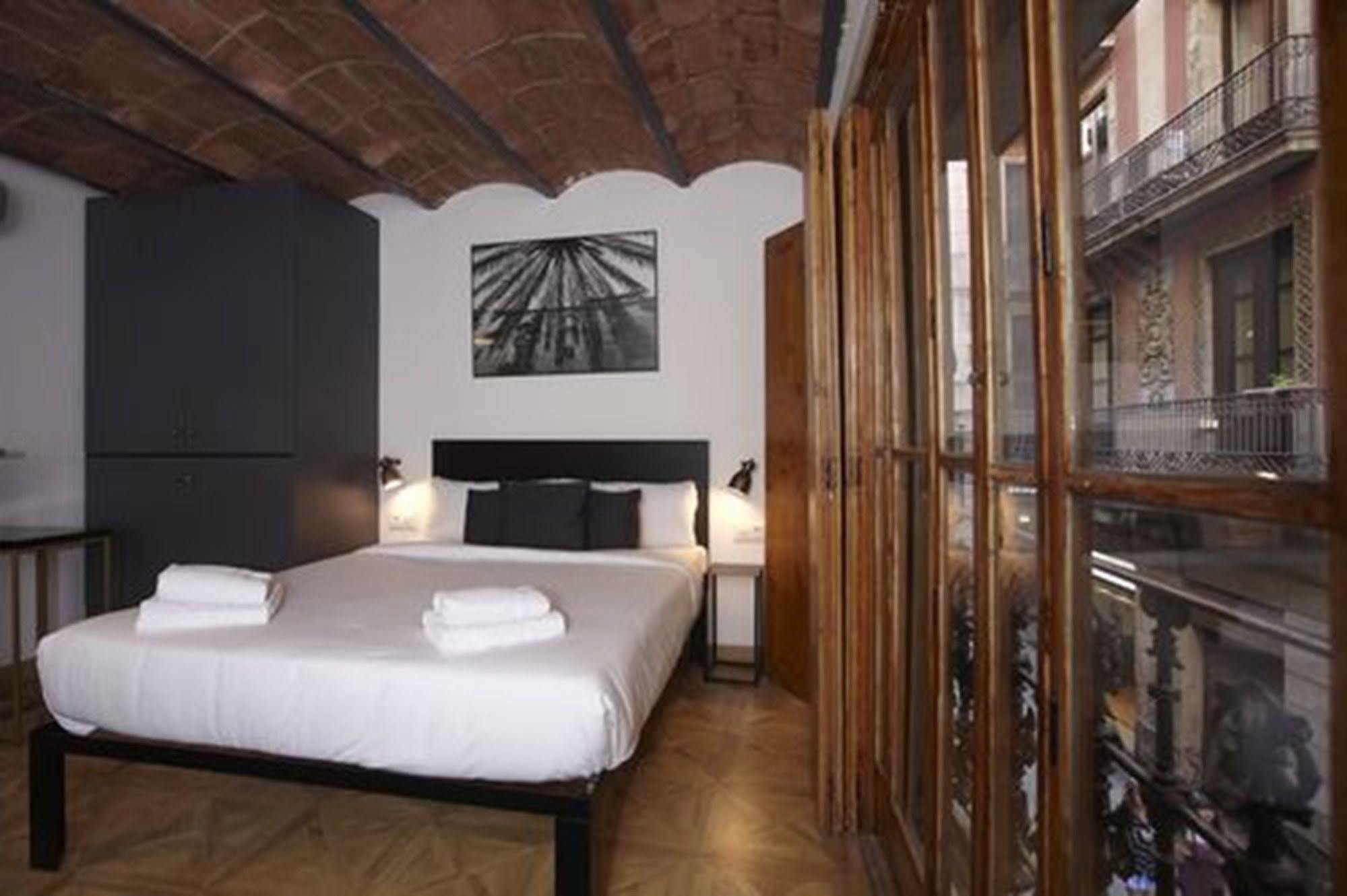 L'Escudellers By The Streets Apartment Barcelona Bagian luar foto
