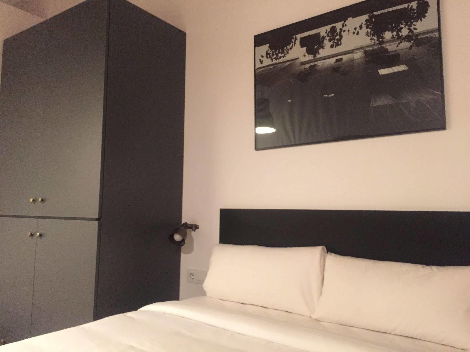 L'Escudellers By The Streets Apartment Barcelona Bagian luar foto