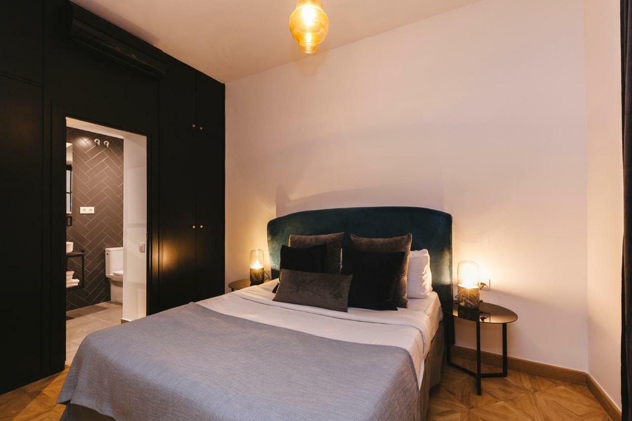 L'Escudellers By The Streets Apartment Barcelona Bagian luar foto